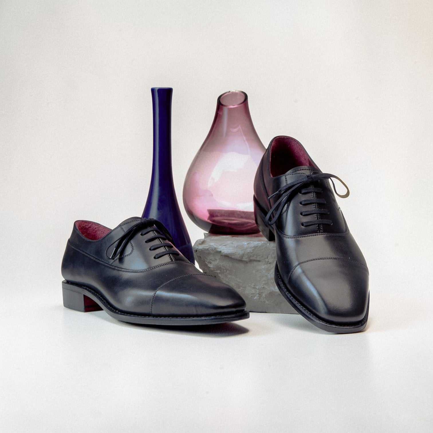 MANGO MOJITO black leather Balmoral Oxford dress shoes with a soft chisel toe and elegant side stitching